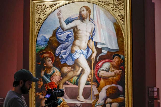 March 19, 2026, Rome, ITALY: People standing near the painting The Resurrection of Christ by the Italian Renaissance artist Giorgio Vasari during the opening of the exhibition Vasari and Rome at the Capitoline Museums, Rome, 19 March 2026. ANSA FABIO FRUSTACI Rome ITALY  - ZUMAa110 20260319_zaf_a110_001 Copyright: xFabioxFrustacix