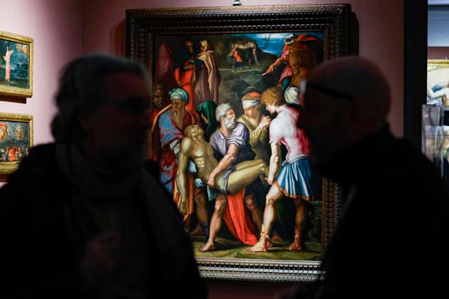 March 19, 2026, Rome, ITALY: People standing near the painting Christ carried to the tomb by the Italian Renaissance artist Giorgio Vasari during the opening of the exhibition Vasari and Rome at the Capitoline Museums, Rome, 19 March 2026. ANSA FABIO FRUSTACI Rome ITALY  - ZUMAa110 20260319_zaf_a110_005 Copyright: xFabioxFrustacix
