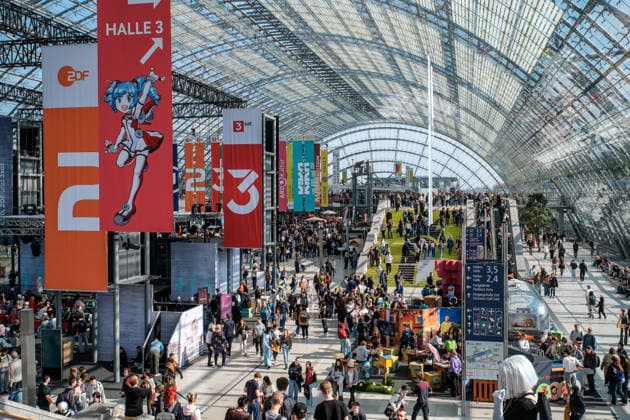 In Leipzig hat am 19.03.2026 die Buchmesse fuer Besucherinnen und Besucher geoeffnet. Insgesamt 2.044 Verlage und Medienunternehmen aus 54 Laendern beteiligen sich bis Sonntag an dem Fruehjahrsbranchentreff. Ein Schwerpunkt ist in diesem Jahr die Literatur des Donauraums. Unter dem Motto Donau - Unter Strom und zwischen Welten sind dazu fast 30 Veranstaltungen geplant. (Siehe epd-Meldung vom 19.03.2026) EDITORIAL USE ONLY
