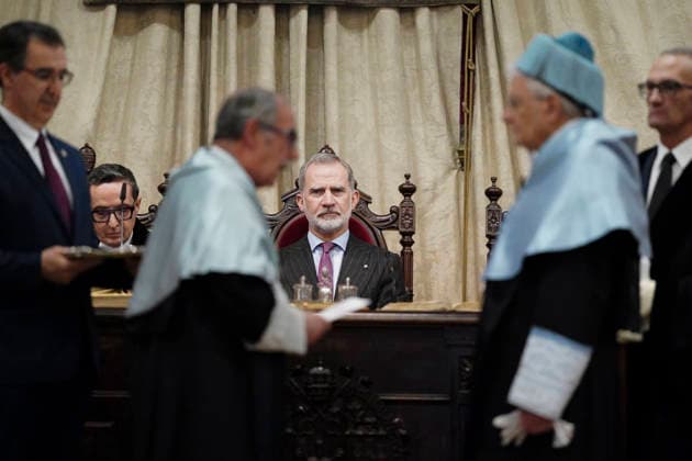 King Felipe VI presides over the investiture of Sergio Mattarella as doctor honoris causa in Salamanca King Felipe VI c presides over the investiture of the President of the Italian Republic, Sergio Mattarella, as doctor honoris causa by the University of Salamanca, on March 19, 2026, in Salamanca, Castilla y León Spain The investiture is held in the Paraninfo of the University of Salamanca, This honorary doctorate recognizes Mattarellas legal and political career and his defense of humanism, Europeanism and culture as the basis of democracy 19 MARCH 2026 Manuel Á Salamanca Salamanca Salamanca Salamanca Spain  Copyright: xManuelxÃngelxLayax 7380049