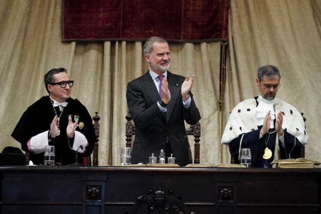King Felipe VI presides over the investiture of Sergio Mattarella as doctor honoris causa in Salamanca King Felipe VI c presides over the investiture of the President of the Italian Republic, Sergio Mattarella, as doctor honoris causa by the University of Salamanca, on March 19, 2026, in Salamanca, Castilla y León Spain The investiture is held in the Paraninfo of the University of Salamanca, This honorary doctorate recognizes Mattarellas legal and political career and his defense of humanism, Europeanism and culture as the basis of democracy 19 MARCH 2026 Manuel Á Salamanca Salamanca Salamanca Salamanca Spain  Copyright: xManuelxÃngelxLayax 7380050