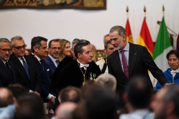 King Felipe VI presides over the investiture of Sergio Mattarella as doctor honoris causa in Salamanca King Felipe VI presides over the investiture of the President of the Italian Republic, Sergio Mattarella, as doctor honoris causa by the University of Salamanca, on March 19, 2026, in Salamanca, Castilla y León Spain The investiture is celebrated in the Paraninfo of the University of Salamanca, This honorary doctorate recognizes Mattarellas legal and political career and his defense of humanism, Europeanism and culture as the basis of democracy 19 MARCH 2026 Manuel Á Salamanca Salamanca Salamanca Salamanca Spain  Copyright: xManuelxÃngelxLayax 7380053