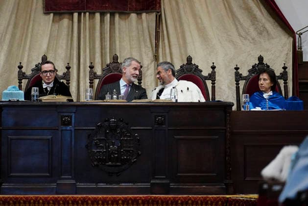 King Felipe VI presides over the investiture of Sergio Mattarella as doctor honoris causa in Salamanca King Felipe VI 2i presides over the investiture of the President of the Italian Republic, Sergio Mattarella, as doctor honoris causa by the University of Salamanca, on March 19, 2026, in Salamanca, Castilla y León Spain The investiture is celebrated in the Paraninfo of the University of Salamanca, following the ancient ceremonial in Latin and as the highest academic distinction of the University of Salamanca, This honorary doctorate recognizes Mattarellas legal and political career and his defense of humanism, Europeanism and culture as the basis of democracy 19 MARCH 2026 Manuel Á Salamanca Salamanca Salamanca Salamanca Spain  Copyright: xManuelxÃngelxLayax 7380057