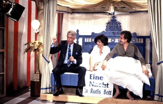 Verstehen Sie Spaá ARCHIV: Paola Felix Sängerin und Moderatorin Paola Felix mit ihrem Ehemann Kurt Felix und Rudi Carrell anläßlich der Rudi-Carrell-Show , 1990 ARCHIVAUFNAHME, Datum geschätzt 20260317JWM0301 *** Verstehen Sie Spaá ARCHIV Paola Felix Singer and presenter Paola Felix with her husband Kurt Felix and Rudi Carrell on the occasion of the Rudi Carrell Show , 1990 ARCHIVAUFNAHME, date estimated 20260317JWM0301