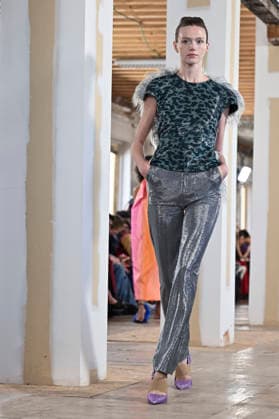 Mercedes-Benz Fashion Week Madrid, Spain - 19 Mar 2026 A model walks the runway wearing a design by Ernesto Naranjo during Mercedes-Benz Fashion Week de Madrid at Palacio Fernaz Nunoz. Madrid Spain Copyright: xAtilanoxGarciax xSOPAxImagesx photos09394