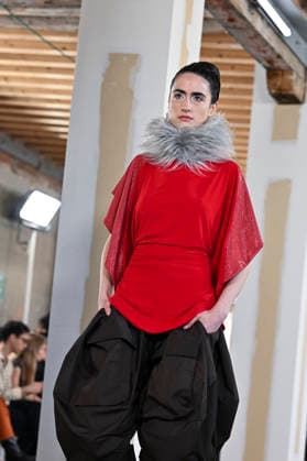 Mercedes-Benz Fashion Week Madrid, Spain - 19 Mar 2026 A model walks the runway wearing a design by Ernesto Naranjo during Mercedes-Benz Fashion Week de Madrid at Palacio Fernaz Nunoz. Madrid Spain Copyright: xAtilanoxGarciax xSOPAxImagesx photos09379