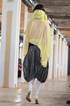 Mercedes-Benz Fashion Week Madrid, Spain - 19 Mar 2026 A model walks the runway wearing a design by Ernesto Naranjo during Mercedes-Benz Fashion Week de Madrid at Palacio Fernaz Nunoz. Madrid Spain Copyright: xAtilanoxGarciax xSOPAxImagesx photos09358