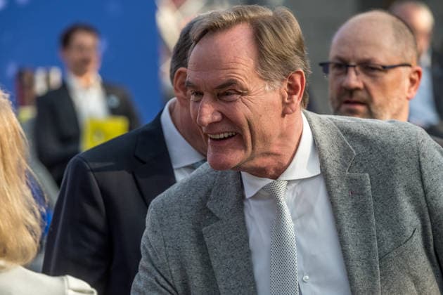Erster Tag der Leipziger Buchmesse 2026 in Leipzig: Besucher strömen durch die Hallen, informieren sich über Neuerscheinungen und verfolgen Lesungen sowie Gespräche mit Autoren. Die Buchmesse zählt zu den wichtigsten Veranstaltungen der Literatur- und Verlagsbranche im deutschsprachigen Raum. Preisverleihung des Preis der Leipziger Buchmesse 2026 in Leipzig: Ausgezeichnet werden herausragende Werke in den Kategorien Belletristik, Sachbuch Essayistik und Übersetzung. Die Ehrung gilt als eine der bedeutendsten Literaturauszeichnungen Deutschlands und zieht große mediale Aufmerksamkeit auf sich. Leipzig Oberbürgermeister Burkard Jung Leipziger Buchmesse 2026 Tag 1