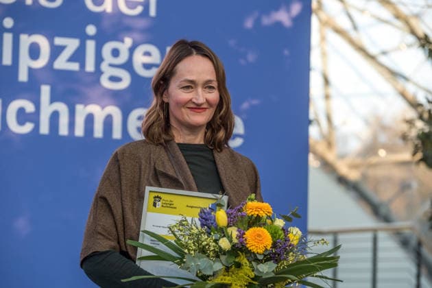 Erster Tag der Leipziger Buchmesse 2026 in Leipzig: Besucher strömen durch die Hallen, informieren sich über Neuerscheinungen und verfolgen Lesungen sowie Gespräche mit Autoren. Die Buchmesse zählt zu den wichtigsten Veranstaltungen der Literatur- und Verlagsbranche im deutschsprachigen Raum. Preisverleihung des Preis der Leipziger Buchmesse 2026 in Leipzig: Ausgezeichnet werden herausragende Werke in den Kategorien Belletristik, Sachbuch Essayistik und Übersetzung. Die Ehrung gilt als eine der bedeutendsten Literaturauszeichnungen Deutschlands und zieht große mediale Aufmerksamkeit auf sich. Siegerin Belletristik Katharina Poladja Leipziger Buchmesse 2026 Tag 1