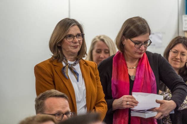 Erster Tag der Leipziger Buchmesse 2026 in Leipzig: Besucher strömen durch die Hallen, informieren sich über Neuerscheinungen und verfolgen Lesungen sowie Gespräche mit Autoren. Die Buchmesse zählt zu den wichtigsten Veranstaltungen der Literatur- und Verlagsbranche im deutschsprachigen Raum. Preisverleihung des Preis der Leipziger Buchmesse 2026 in Leipzig: Ausgezeichnet werden herausragende Werke in den Kategorien Belletristik, Sachbuch Essayistik und Übersetzung. Die Ehrung gilt als eine der bedeutendsten Literaturauszeichnungen Deutschlands und zieht große mediale Aufmerksamkeit auf sich. Katrin Göring Eckardt zusammen mit Skadi Jennicke Leipziger Buchmesse 2026 Tag 1