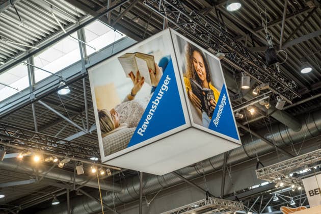 Erster Tag der Leipziger Buchmesse 2026 in Leipzig: Besucher strömen durch die Hallen, informieren sich über Neuerscheinungen und verfolgen Lesungen sowie Gespräche mit Autoren. Die Buchmesse zählt zu den wichtigsten Veranstaltungen der Literatur- und Verlagsbranche im deutschsprachigen Raum. Preisverleihung des Preis der Leipziger Buchmesse 2026 in Leipzig: Ausgezeichnet werden herausragende Werke in den Kategorien Belletristik, Sachbuch Essayistik und Übersetzung. Die Ehrung gilt als eine der bedeutendsten Literaturauszeichnungen Deutschlands und zieht große mediale Aufmerksamkeit auf sich. Ravensburger Leipziger Buchmesse 2026 Tag 1 *** First day of the Leipzig Book Fair 2026 in Leipzig Visitors stream through the halls, find out a