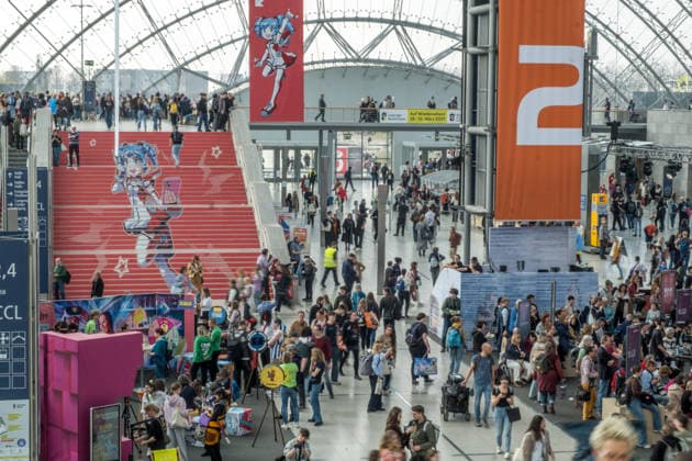 Erster Tag der Leipziger Buchmesse 2026 in Leipzig: Besucher strömen durch die Hallen, informieren sich über Neuerscheinungen und verfolgen Lesungen sowie Gespräche mit Autoren. Die Buchmesse zählt zu den wichtigsten Veranstaltungen der Literatur- und Verlagsbranche im deutschsprachigen Raum. Preisverleihung des Preis der Leipziger Buchmesse 2026 in Leipzig: Ausgezeichnet werden herausragende Werke in den Kategorien Belletristik, Sachbuch Essayistik und Übersetzung. Die Ehrung gilt als eine der bedeutendsten Literaturauszeichnungen Deutschlands und zieht große mediale Aufmerksamkeit auf sich. Leipziger Buchmesse 2026 Tag 1