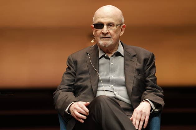 Salman Rushdie, Kurator DENIS SCHECK; Die elfte Stunde, Salman Rushdie bei LIT:Potsdam, am 19.03.2026 in Potsdam, (LIT), Deutschland