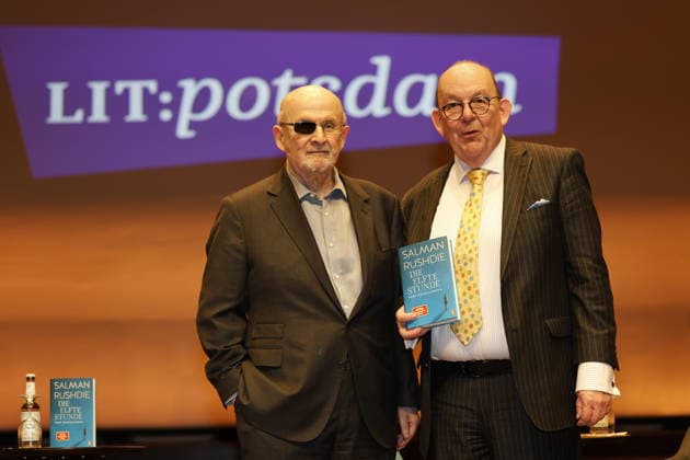 Salman Rushdie, Kurator DENIS SCHECK; Die elfte Stunde, Salman Rushdie bei LIT:Potsdam, am 19.03.2026 in Potsdam, (LIT), Deutschland