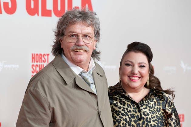 von links: Hape KERKELING in der Rolle des Horst Schlaemmer, Meltem KAPTAN, Schauspielerin, Roter Teppich, Red Carpet Show, Ankunft, arrival, Filmpremiere HORST SCHLAEMMER SUCHT DAS GLUECK in der Lichtburg in Essen, 19.03.2026.