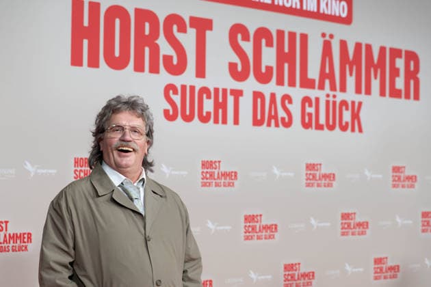Hape KERKELING in der Rolle des Horst Schlaemmer, Roter Teppich, Red Carpet Show, Ankunft, arrival, Filmpremiere HORST SCHLAEMMER SUCHT DAS GLUECK in der Lichtburg in Essen, 19.03.2026.