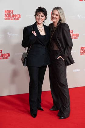 Tahnee SCHAFFARCZYK, Comedian, Juliette SCHOPPMANN, Saengerin, Roter Teppich, Red Carpet Show, Ankunft, arrival, Filmpremiere HORST SCHLAEMMER SUCHT DAS GLUECK in der Lichtburg in Essen, 19.03.2026.