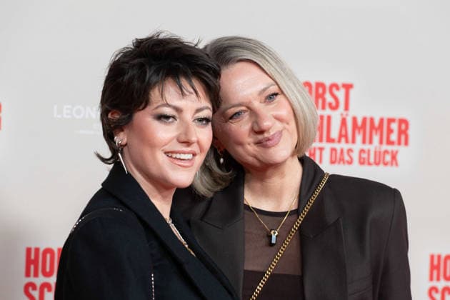 Tahnee SCHAFFARCZYK, Comedian, Juliette SCHOPPMANN, Saengerin, Roter Teppich, Red Carpet Show, Ankunft, arrival, Filmpremiere HORST SCHLAEMMER SUCHT DAS GLUECK in der Lichtburg in Essen, 19.03.2026.
