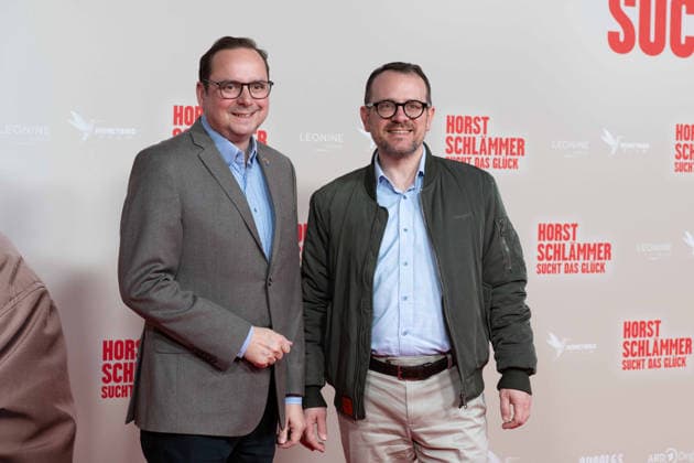 Thoms KUFEN, Oberbuergermeister der Stadt Essen, mit Ehemann David LUENGEN, Roter Teppich, Red Carpet Show, Ankunft, arrival, Filmpremiere HORST SCHLAEMMER SUCHT DAS GLUECK in der Lichtburg in Essen, 19.03.2026.