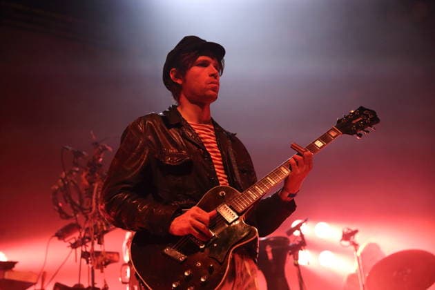 Thijs Elzinga von der Band Altin Gün bei einem Konzert im Huxleys Neue Welt in Berlin, 19. März 2026. Altin Gün Konzert Berlin