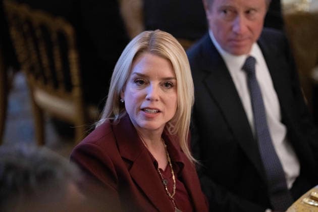 Trump Meets PM Takeuchi Sanae of Japan United States Attorney General Pam Bondi during a bilateral dinner in the State Dining Room of the White House in Washington, DC, USA, on Thursday, March 19, 2026. Earlier in the day, The President and PM Takeuchi exchanged views on Iran, energy, and issues in the Indo Pacific region. Credit: Aaron Schwartz Pool via CNP Washington District of Columbia United States  Copyright: xPool ABACAx