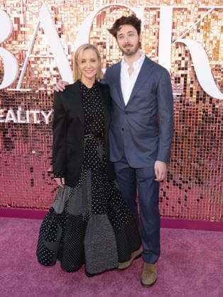 March 19, 2026, Beverly Hills, California, USA: American actress, producer, writer, and comedian LISA KUDROW, 62, and JULIAN STERN attend HBO s The Comeback Los Angeles Red Carpet Premiere. Beverly Hills USA  - ZUMAb173 20260319_aap_b173_020 Copyright: xBillyxBennightx