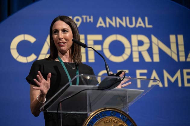 March 19, 2026, Sacramento, Ca, USA: Olympic swimmer Janet Evans speaks during her acceptance at the induction of the 19th class to the California Hall of Fame at the California Museum on Thursday, March 19, 2026, in Sacramento. Sacramento USA - ZUMAj89_ 20260319_zaf_j89_012 Copyright: xPaulxKitagakixJr.x
