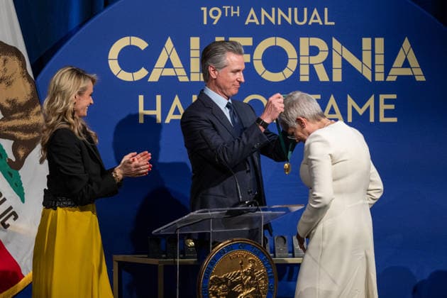 March 19, 2026, Sacramento, Ca, USA: Gov. Gavin Newsom and First Partner Jennifer Siebel Newsom honor actress Jamie Lee Curtis during the induction of the 19th class to the California Hall of Fame at the California Museum on Thursday, March 19, 2026, in Sacramento. Sacramento USA - ZUMAj89_ 20260319_zaf_j89_034 Copyright: xPaulxKitagakixJr.x