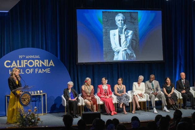 March 19, 2026, Sacramento, Ca, USA: First Partner Jennifer Siebel Newsom introduces actress Jamie Lee Curtis during the induction of the 19th class to the California Hall of Fame at the California Museum on Thursday, March 19, 2026, in Sacramento. Sacramento USA - ZUMAj89_ 20260319_zaf_j89_031 Copyright: xPaulxKitagakixJr.x