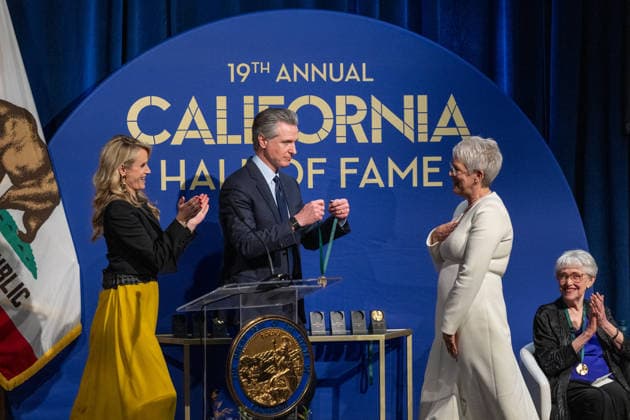 March 19, 2026, Sacramento, Ca, USA: Gov. Gavin Newsom and First Partner Jennifer Siebel Newsom honor actress Jamie Lee Curtis during the induction of the 19th class to the California Hall of Fame at the California Museum on Thursday, March 19, 2026, in Sacramento. Sacramento USA - ZUMAj89_ 20260319_zaf_j89_032 Copyright: xPaulxKitagakixJr.x