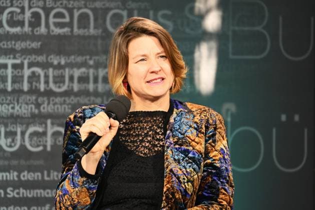 Leipziger Buchmesse, Book Fair Leipzig, Sachsen - vom 19.03. bis 22.03.2026. Erster Messetag. Autorin Dita Zipfel, Buchtitel Es ist hell und draussen dreht sich die Welt - im Talk