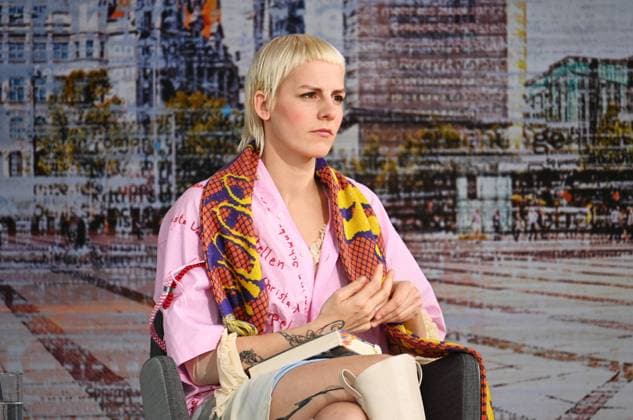 Leipziger Buchmesse, Book Fair Leipzig, Sachsen - vom 19.03. bis 22.03.2026. Erster Messetag. Autorin Helene Bukowski, Buchtitel Wer möchte nicht im Leben bleiben - im Talk