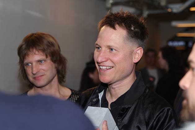 19. Swiss Music Awards 2026 Stefan Buck von der Schweizer Rockpopband Hecht gibt ein Interview nach dem Gewinn des Betonklotzes in vier Kategorien. Verleihung der 19. Swiss Music Awards am 19.03.2026 im Hallenstadion Zürich. Kanton Zürich, Schweiz.