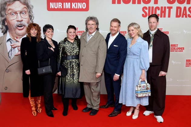 Laura Thomas, Tahnee Schaffarczyk, Meltem Kaptan, Hape Kerkeling, Sven Unterwaldt, Eva Habermann und Nikolaus Benda bei der Premiere des Kinofilms Horst Schlämmer sucht das Glück in der Lichtburg. Essen, 19.03.2026