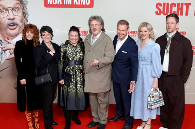 Laura Thomas, Tahnee Schaffarczyk, Meltem Kaptan, Hape Kerkeling, Sven Unterwaldt, Eva Habermann und Nikolaus Benda bei der Premiere des Kinofilms Horst Schlämmer sucht das Glück in der Lichtburg. Essen, 19.03.2026