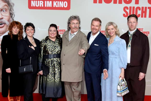 Laura Thomas, Tahnee Schaffarczyk, Meltem Kaptan, Hape Kerkeling, Sven Unterwaldt, Eva Habermann und Nikolaus Benda bei der Premiere des Kinofilms Horst Schlämmer sucht das Glück in der Lichtburg. Essen, 19.03.2026