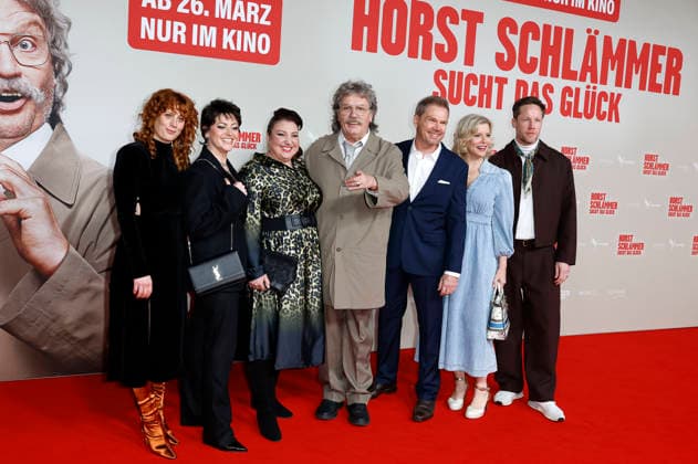 Laura Thomas, Tahnee Schaffarczyk, Meltem Kaptan, Hape Kerkeling, Sven Unterwaldt, Eva Habermann und Nikolaus Benda bei der Premiere des Kinofilms Horst Schlämmer sucht das Glück in der Lichtburg. Essen, 19.03.2026