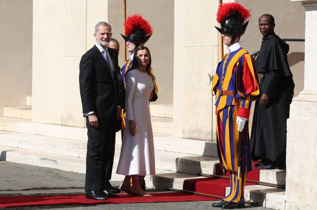 Spanish Royal Couple Arrive To Meet Pope Leo XIV - Vatican The Spanish Royal Family, His Majesty Felipe VI, King of Spain, with Queen Letizia on an official visit, arrive in the courtyard of San Damaso to meet His Holiness Pope Leo XIV for a meeting of friendship and dialogue between institutions and religious traditions in Vatican on March 20, 2026. Photo by Marco Iacobucci IPA ABACAPRESS.COM Vatican City Italy Vatican (or Holy See)  Copyright: xIacobuccixMarco IPA ABACAx