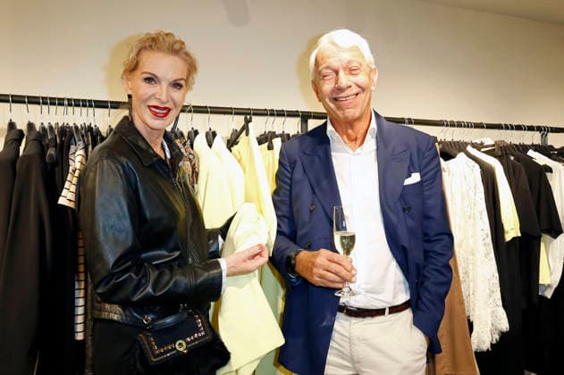 Grit Weiss mit Ehemann Jo Groebel beim Riani Store Opening in der Straße Hohe Bleichen 17. Hamburg, 19.03.2026