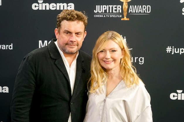 cntv Sebastian Bezzel Schauspieler mit Frau Johanna Gehlen zu Gast bei der Verleihung des Jupiter Award 2026 im Hotel Ameron am Donnerstag 19.03.2026 in Hamburg Hamburg Deutschland