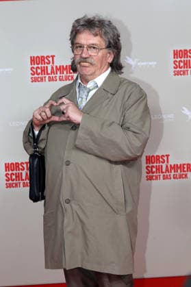 Weltpremiere des Kinofilms Horst Schlämmer sucht das Glück in Essen Essen, 19.03.2026 Horst Schlämmer (Hape Kerkelimg) bei der Weltpremiere des Kinofilms Horst Schlämmer sucht das Glück in der Lichtburg in Essen NRW Deutschland Copyright: xMatthiasxGränzdörferx