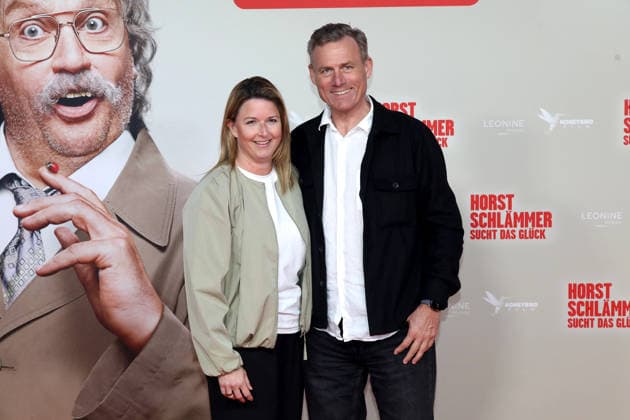 Weltpremiere des Kinofilms Horst Schlämmer sucht das Glück in Essen Essen, 19.03.2026 Ingo Anderbrügge mit Ehefrau Katrin bei der Weltpremiere des Kinofilms Horst Schlämmer sucht das Glück in der Lichtburg in Essen NRW Deutschland Copyright: xMatthiasxGränzdörferx