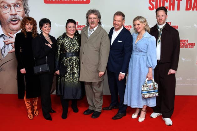 Weltpremiere des Kinofilms Horst Schlämmer sucht das Glück in Essen Essen, 19.03.2026 Laura Thomas, Tahnee Schaffarczyk, Meltem Kaptan, Hape Kerkeling, Sven Unterwaldt Jr., Eva Habermann and Bernd-Christian Althoff bei der Weltpremiere des Kinofilms Horst Schlämmer sucht das Glück in der Lichtburg in Essen NRW Deutschland Copyright: xMatthiasxGränzdörferx