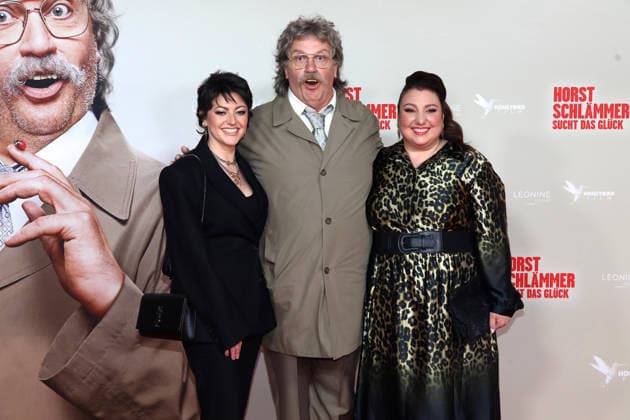 Weltpremiere des Kinofilms Horst Schlämmer sucht das Glück in Essen Essen, 19.03.2026 Tahnee Schaffarczyk, Horst Schlämmer (Hape Kerkeling), Meltem Kaptan bei der Weltpremiere des Kinofilms Horst Schlämmer sucht das Glück in der Lichtburg in Essen NRW Deutschland Copyright: xMatthiasxGränzdörferx