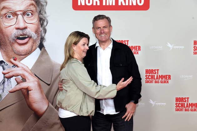 Weltpremiere des Kinofilms Horst Schlämmer sucht das Glück in Essen Essen, 19.03.2026 Ingo Anderbrügge mit Ehefrau Katrin bei der Weltpremiere des Kinofilms Horst Schlämmer sucht das Glück in der Lichtburg in Essen NRW Deutschland Copyright: xMatthiasxGränzdörferx