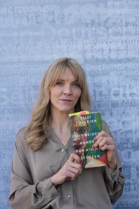 Buchmesse Leipzig GER, Leipzig,20260319, Buchmesse Leipzig, Messehalle , Lilli Tollkien, Mit beiden Händen den Himmel stützen