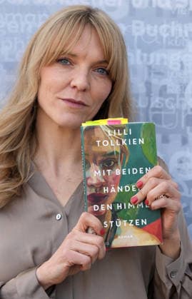 Buchmesse Leipzig GER, Leipzig,20260319, Buchmesse Leipzig, Messehalle , Lilli Tollkien, Mit beiden Händen den Himmel stützen