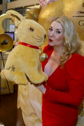 abb Sandra Quadflieg zu Gast bei der Lind Goldhasen Oster Charity und Feier 20 Jahre Europa Passage Donnerstag 19.03.2026 in Hamburg Hamburg Germany
