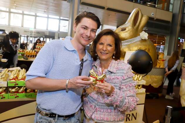 abb Claudia Obert, Max Suhr zu Gast bei der Lind Goldhasen Oster Charity und Feier 20 Jahre Europa Passage Donnerstag 19.03.2026 in Hamburg Hamburg Germany