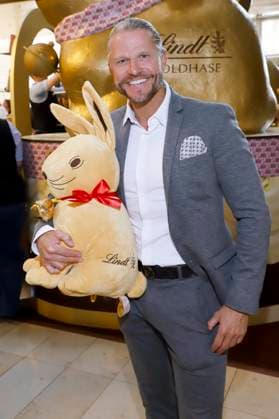 abb Paul Jahne zu Gast bei der Lind Goldhasen Oster Charity und Feier 20 Jahre Europa Passage Donnerstag 19.03.2026 in Hamburg Hamburg Germany